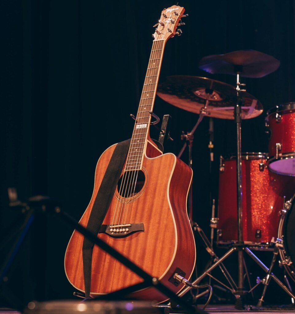 acustic guitar image in music lab caldiero 5
